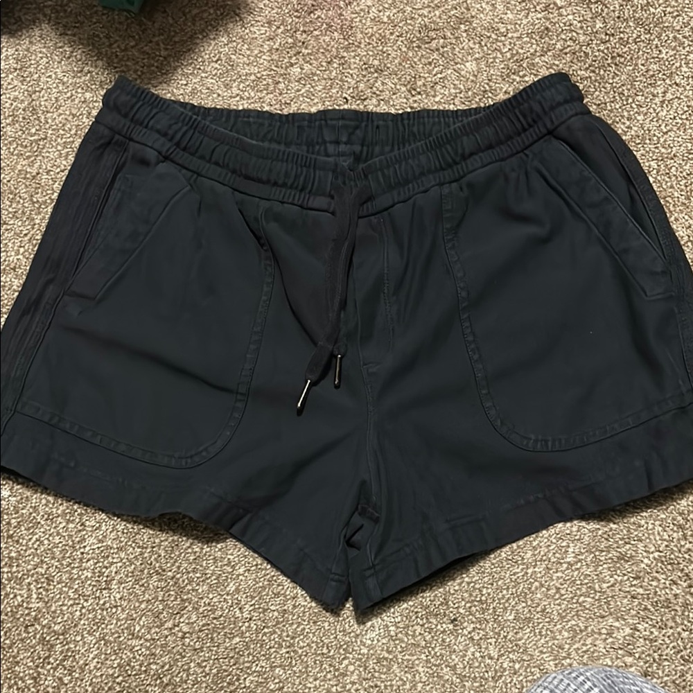 Athleta Black Women's Shorts with pockets and drawstring EUC